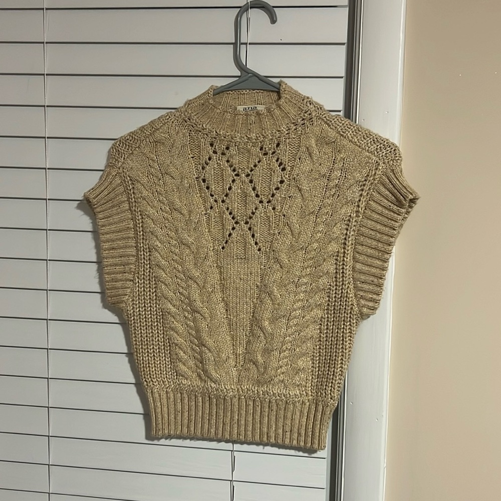 Tan, XS